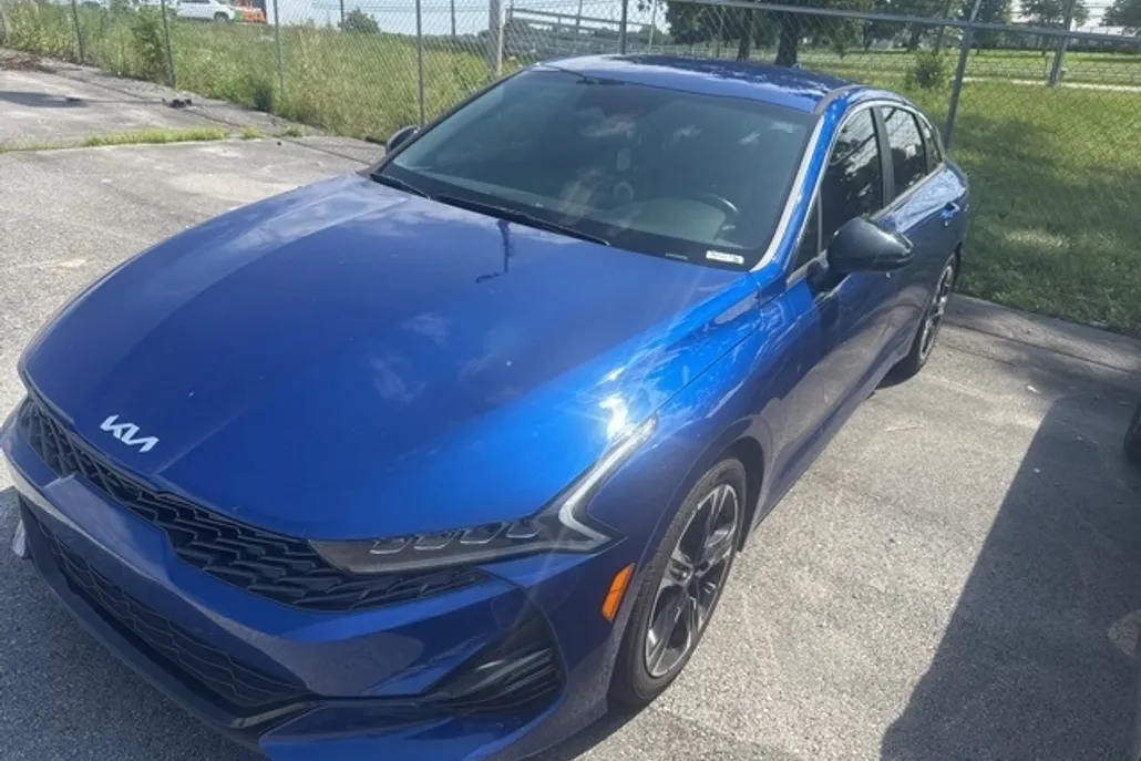 2022 Kia K5 GT-Line photo 1