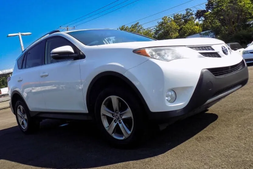 2015 Toyota RAV4 XLE photo 1