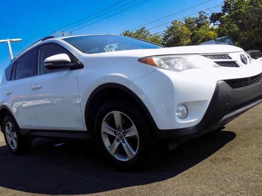 2015 Toyota RAV4 XLE photo 1