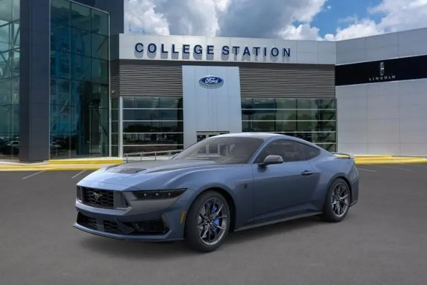 2025 Ford Mustang Dark Horse photo 1