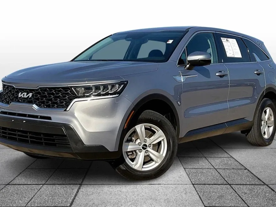2023 Kia Sorento LX photo 1