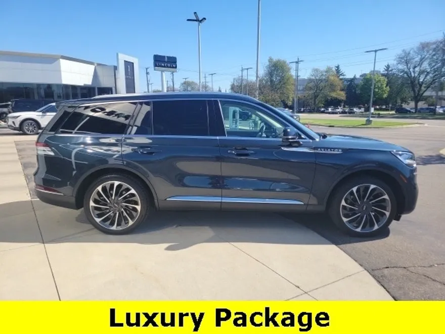 2023 Lincoln Aviator Reserve photo 1