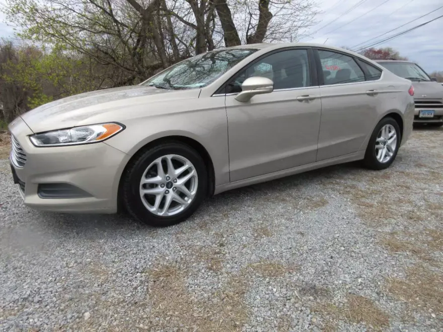 2016 Ford Fusion SE photo 1