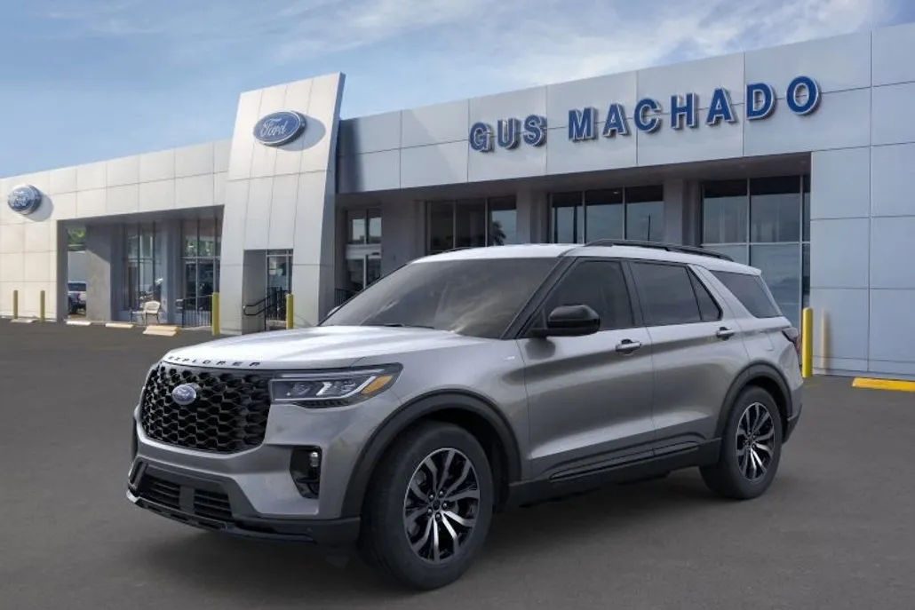 2025 Ford Explorer ST-Line photo 1
