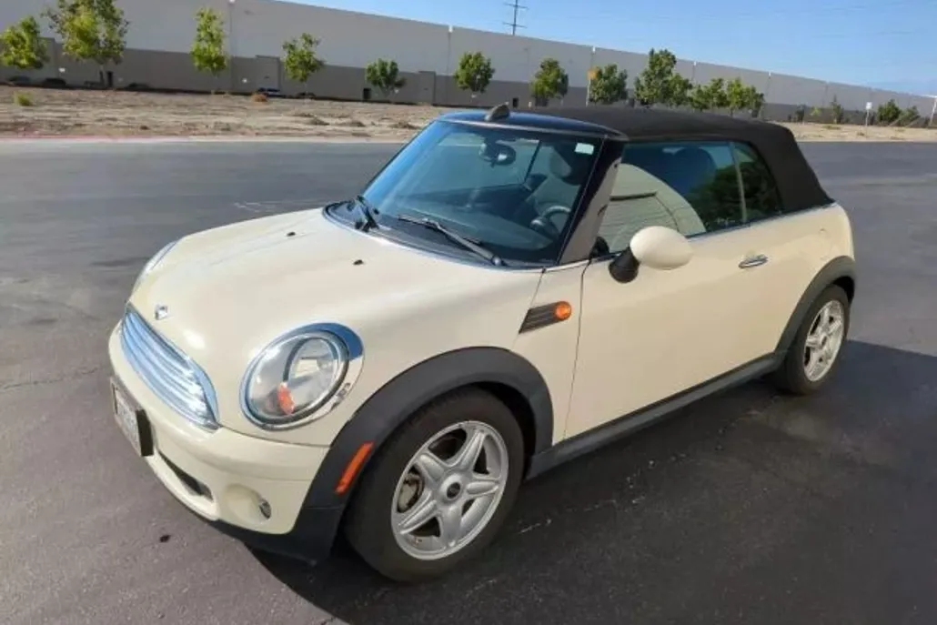 2010 Mini Cooper Convertible photo 1