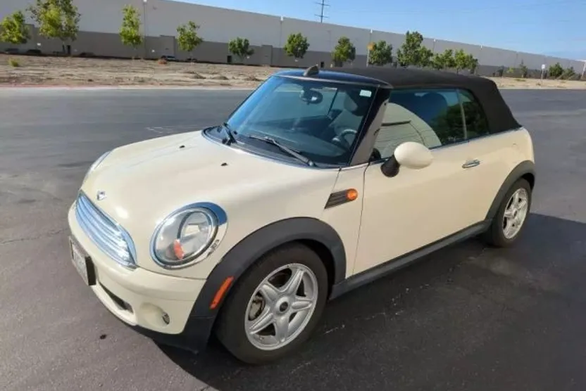 2010 Mini Cooper Convertible photo 1