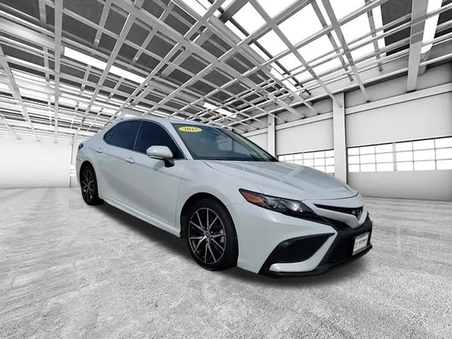 2023 Toyota Camry SE photo 1