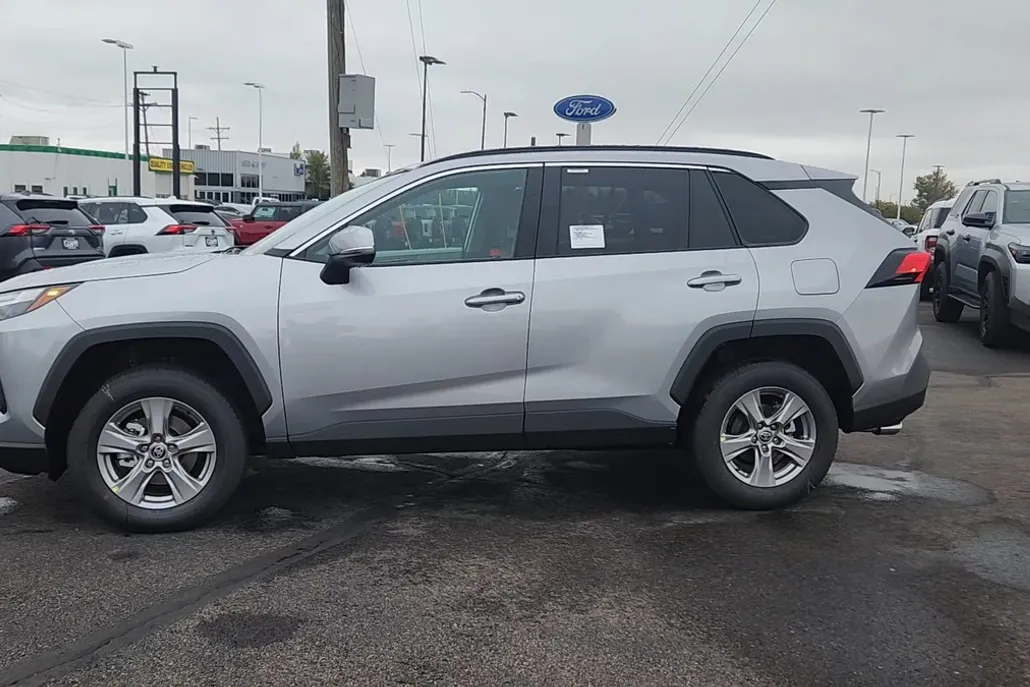 2025 Toyota RAV4 XLE photo 1