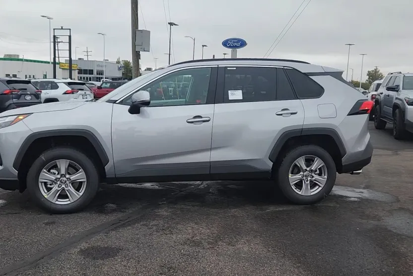 2025 Toyota RAV4 XLE photo 1