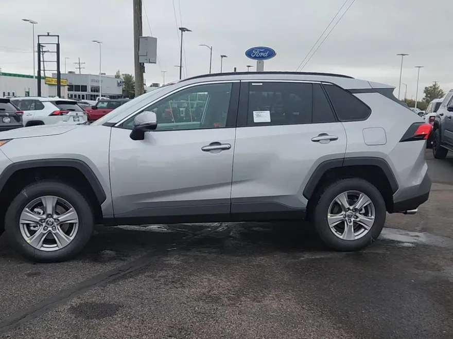 2025 Toyota RAV4 XLE photo 1