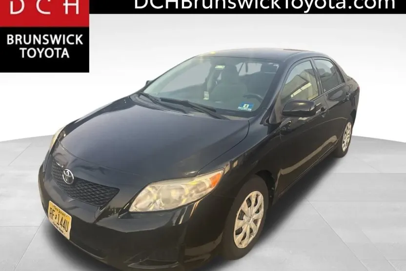 2010 Toyota Corolla LE photo 1