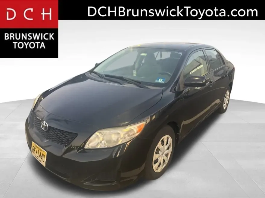2010 Toyota Corolla LE photo 1