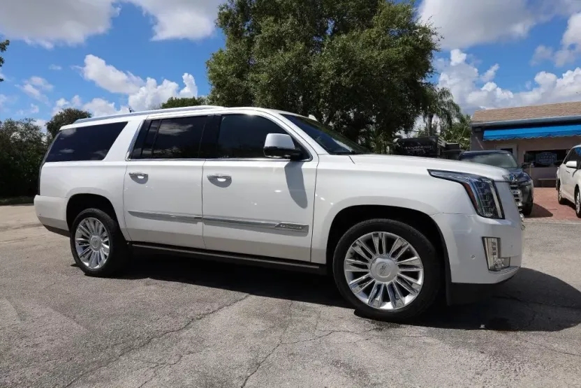 2020 Cadillac Escalade ESV Platinum photo 1