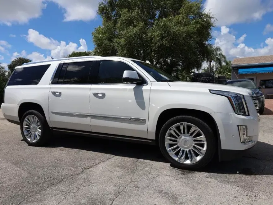 2020 Cadillac Escalade ESV Platinum photo 1
