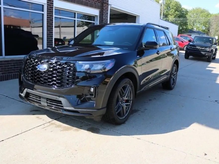 2025 Ford Explorer ST-Line photo 1