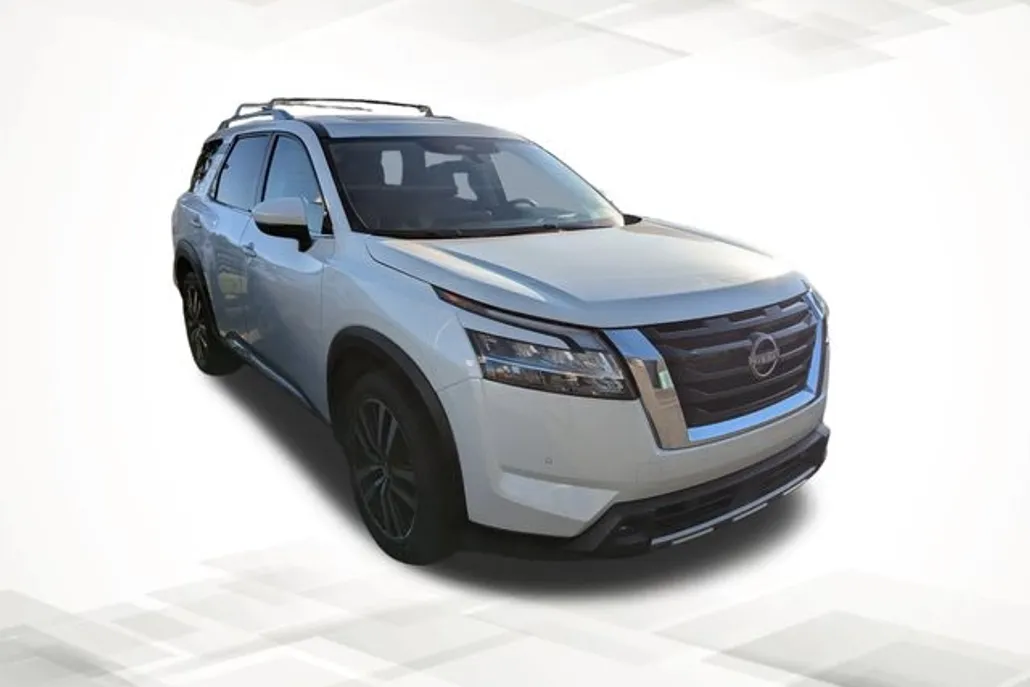 2023 Nissan Pathfinder Platinum photo 1