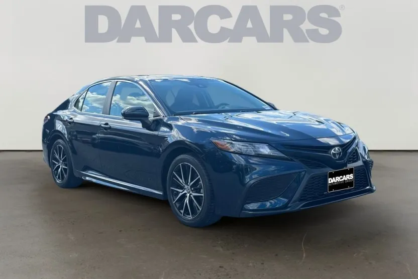 2021 Toyota Camry SE photo 1