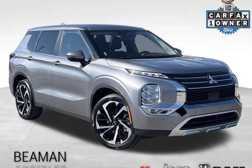 2024 Mitsubishi Outlander SE photo 1