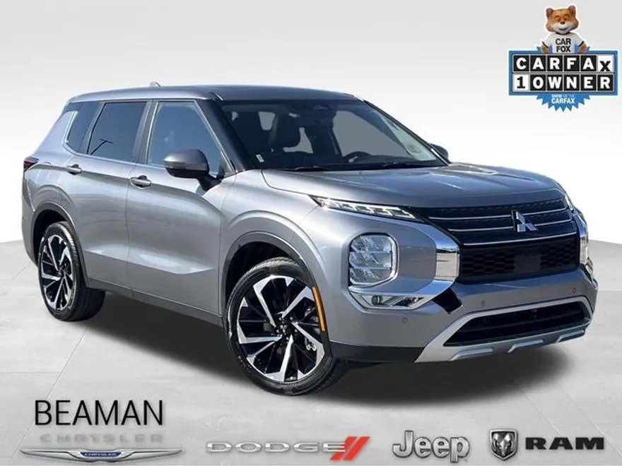 2024 Mitsubishi Outlander SE photo 1