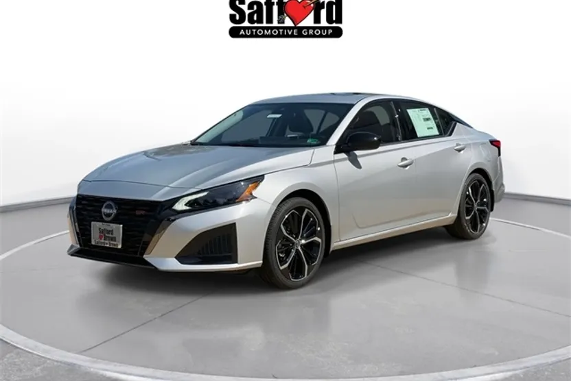 2025 Nissan Altima SR photo 1