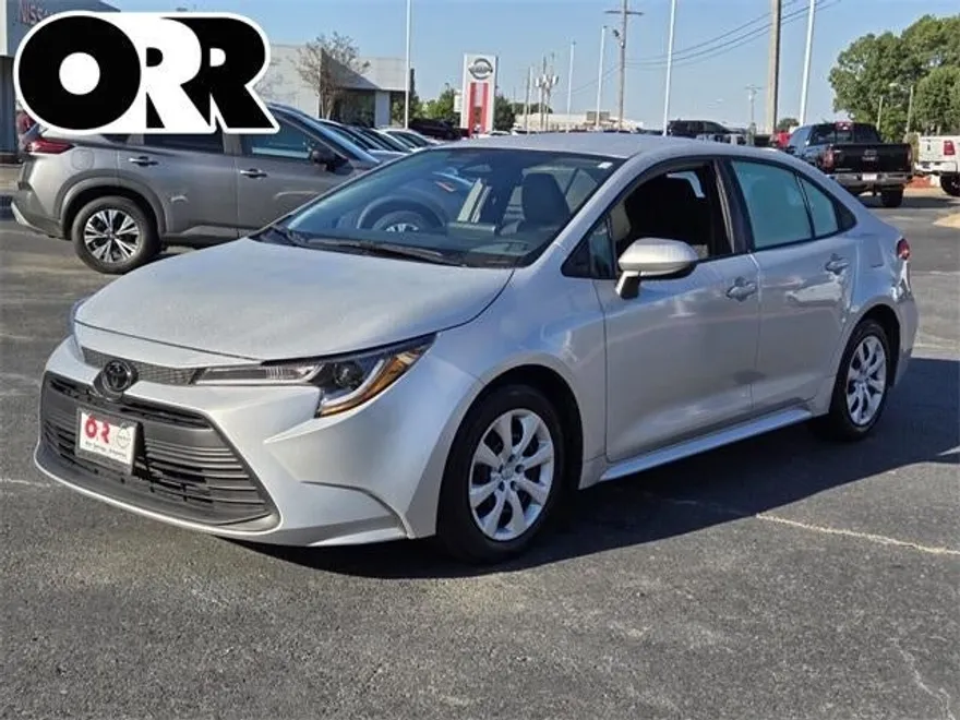 2024 Toyota Corolla LE photo 1