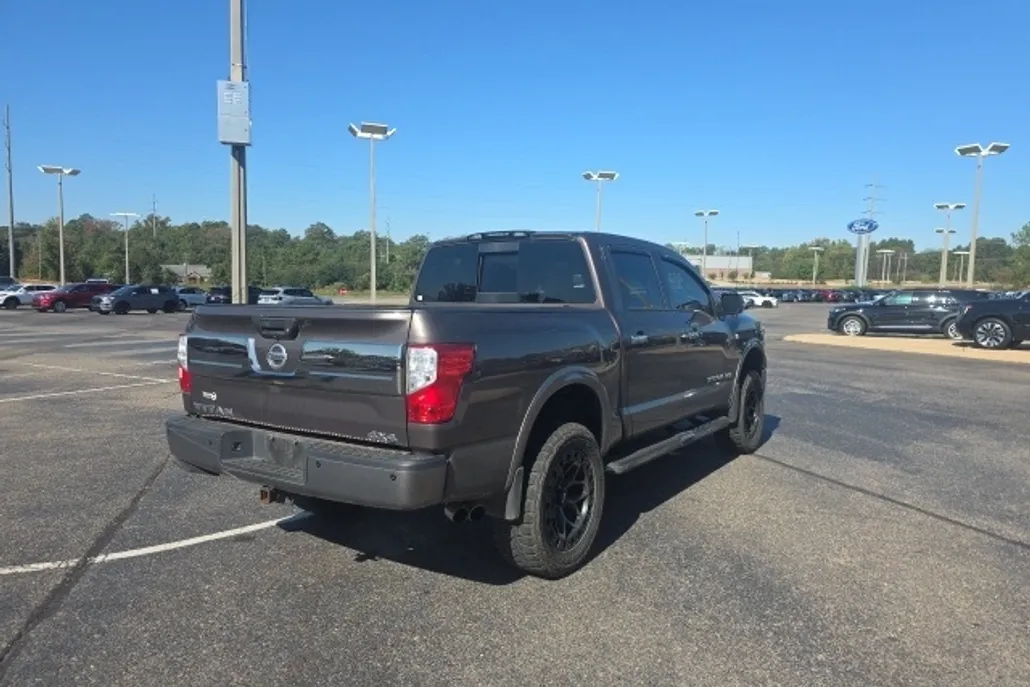 2018 Nissan Titan Platinum Reserve photo 1