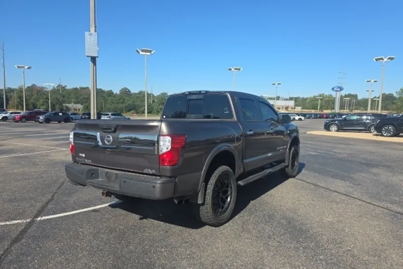 2018 Nissan Titan Platinum Reserve photo 1