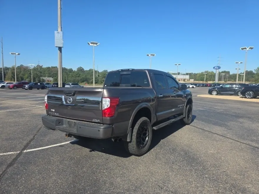 2018 Nissan Titan Platinum Reserve photo 1