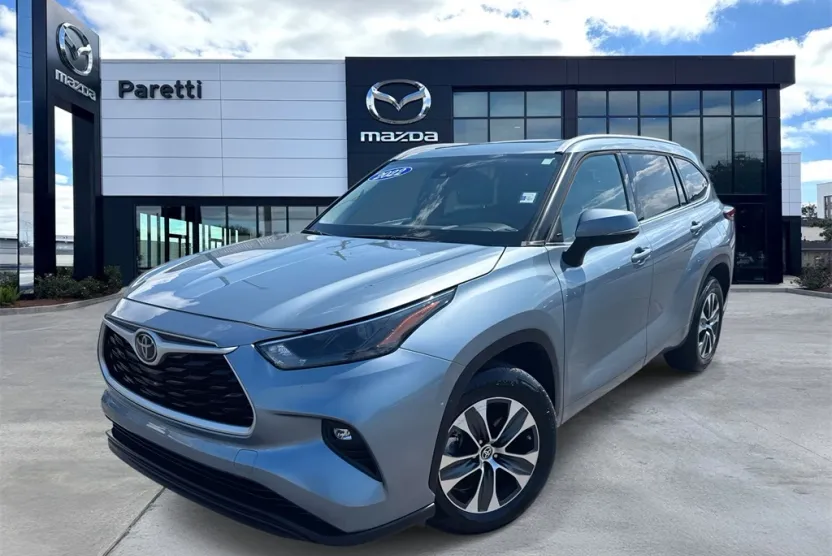 2022 Toyota Highlander XLE photo 1