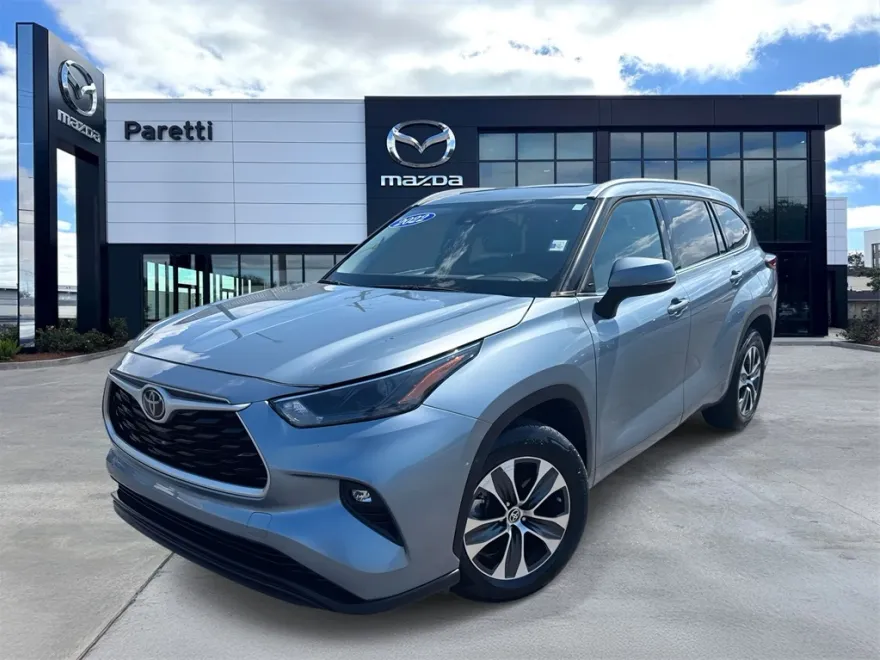 2022 Toyota Highlander XLE photo 1