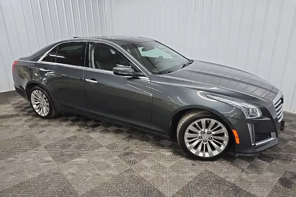 2017 Cadillac CTS Luxury photo 1