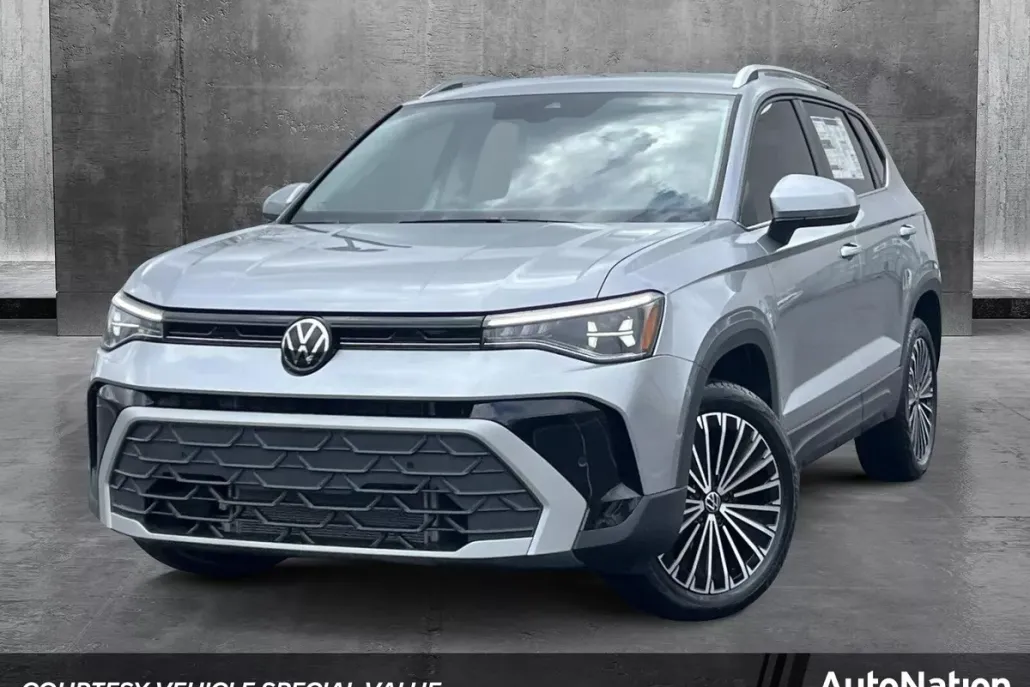 2025 Volkswagen Taos SE photo 1