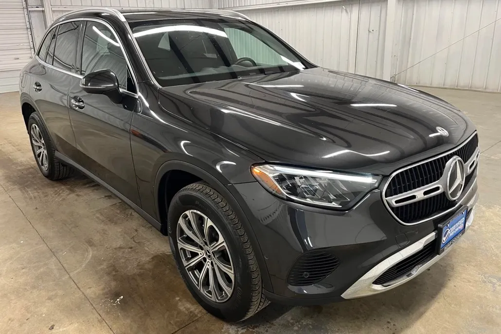 2024 Mercedes Benz GLC 300 photo 1