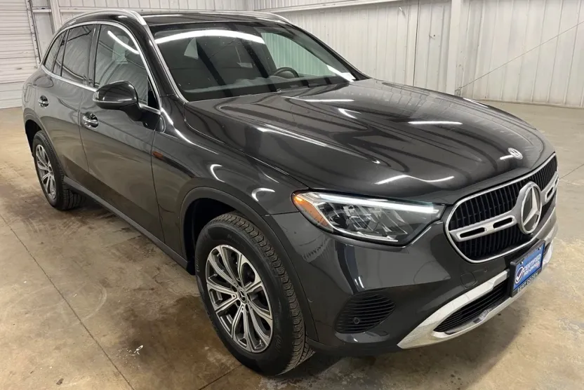 2024 Mercedes Benz GLC 300 photo 1