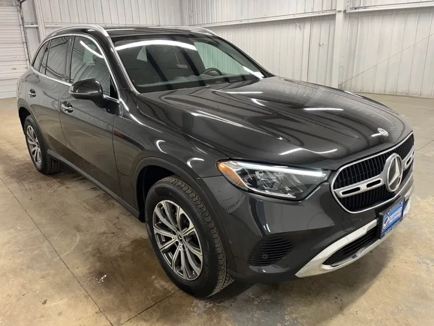 2024 Mercedes Benz GLC 300 photo 1