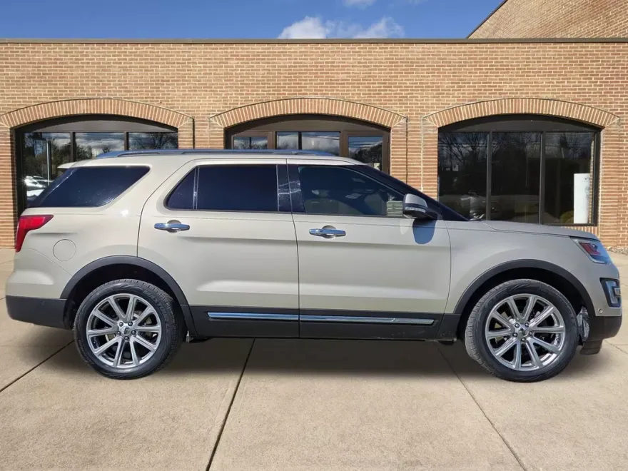 2017 Ford Explorer Limited photo 1