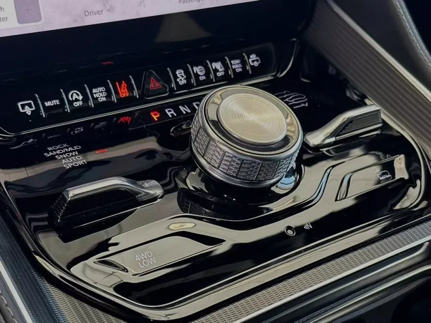 2024 Jeep Grand Wagoneer L photo 22