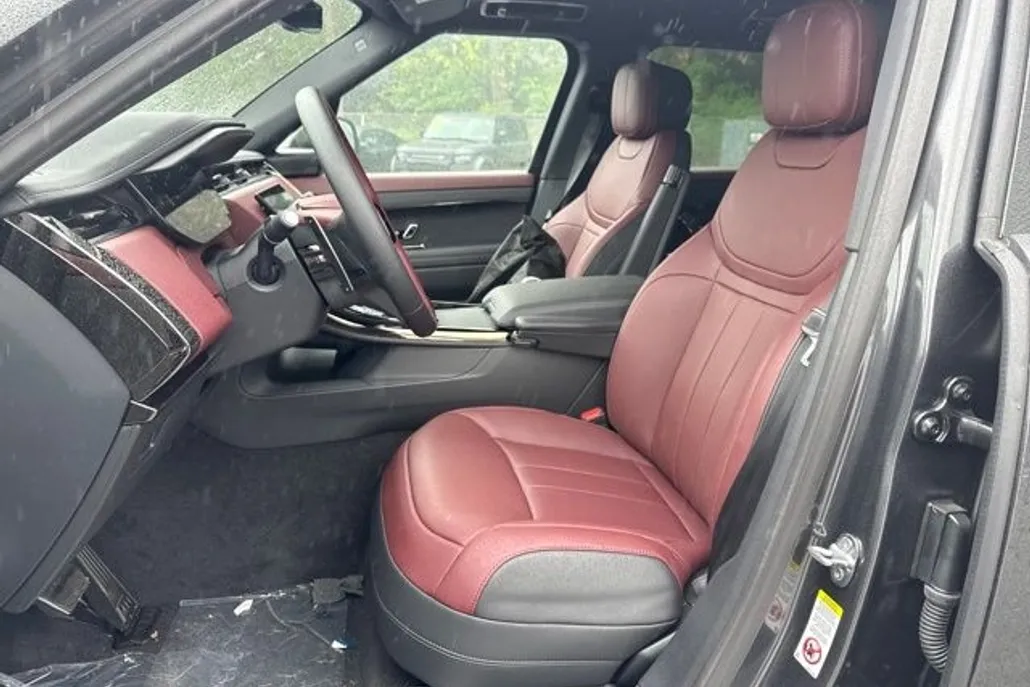 2025 Land Rover Range Rover Sport SE photo 1