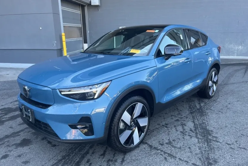 2023 Volvo C40 Recharge Ultimate photo 1