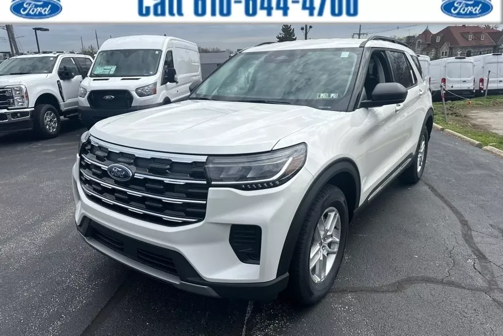 2025 Ford Explorer photo 1
