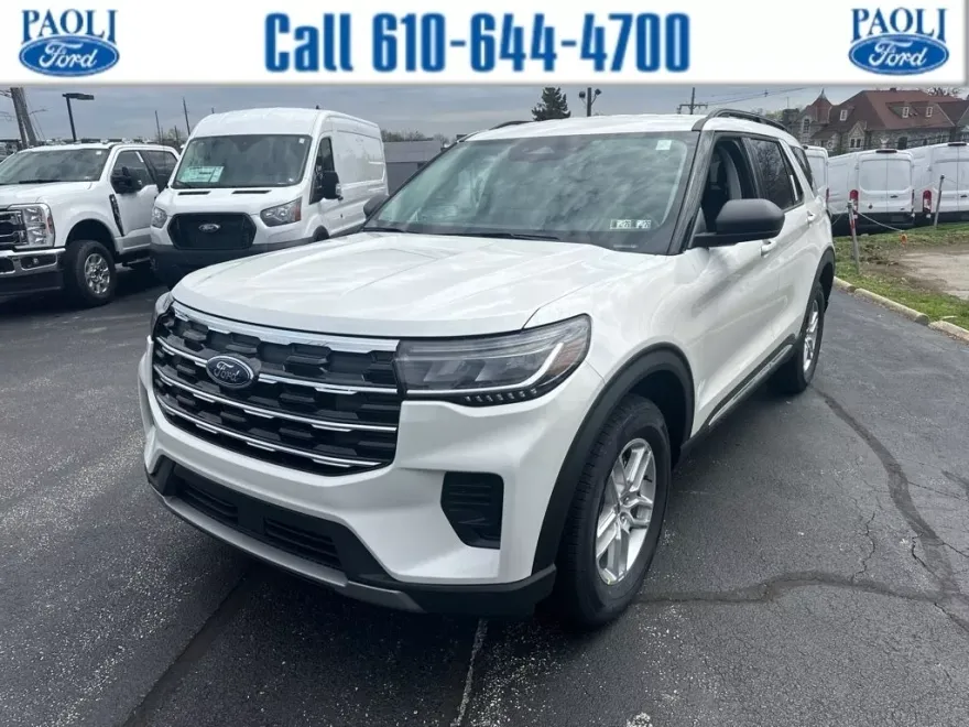 2025 Ford Explorer photo 1