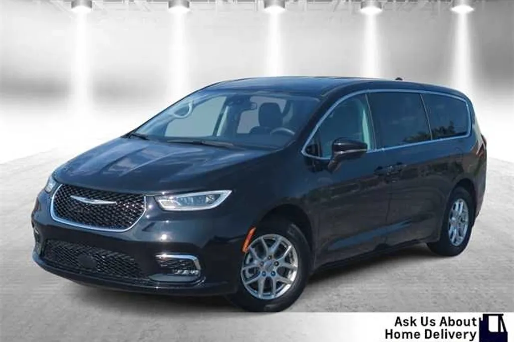 2024 Chrysler Pacifica Touring L photo 1