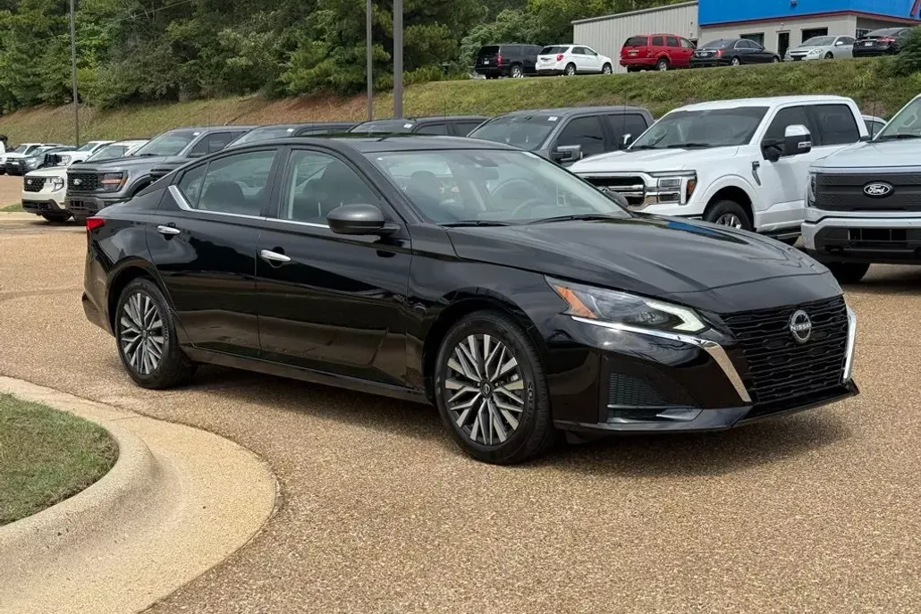 2025 Nissan Altima 2.5 SV photo 1