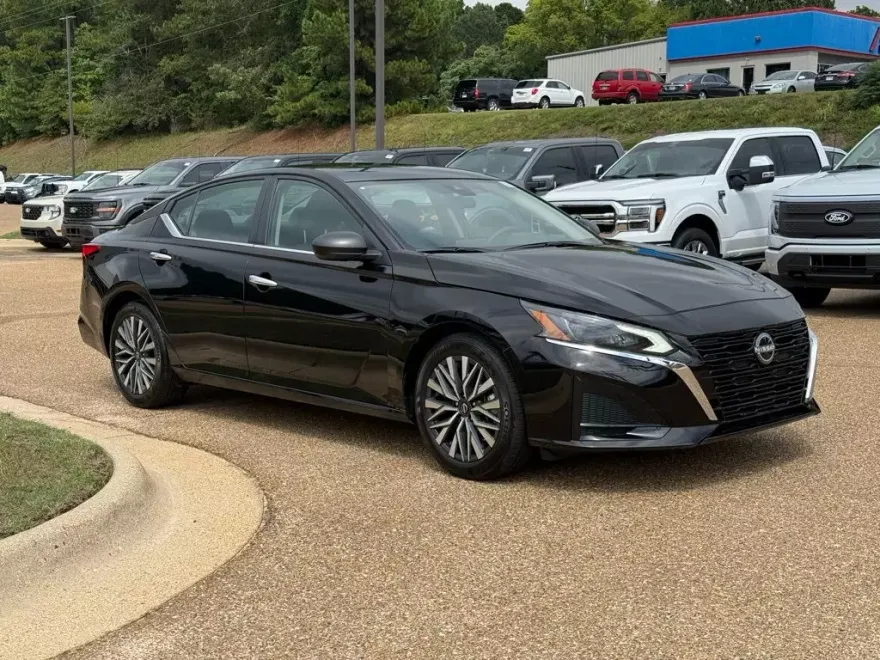 2025 Nissan Altima 2.5 SV photo 1