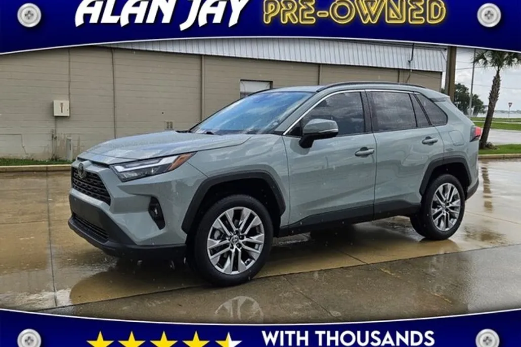 2023 Toyota RAV4 XLE Premium photo 1