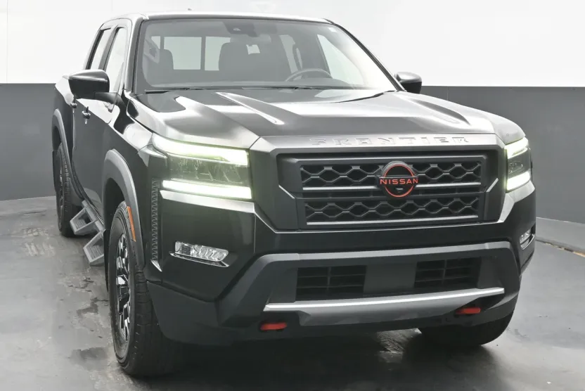 2022 Nissan Frontier Crew Cab PRO-X photo 1