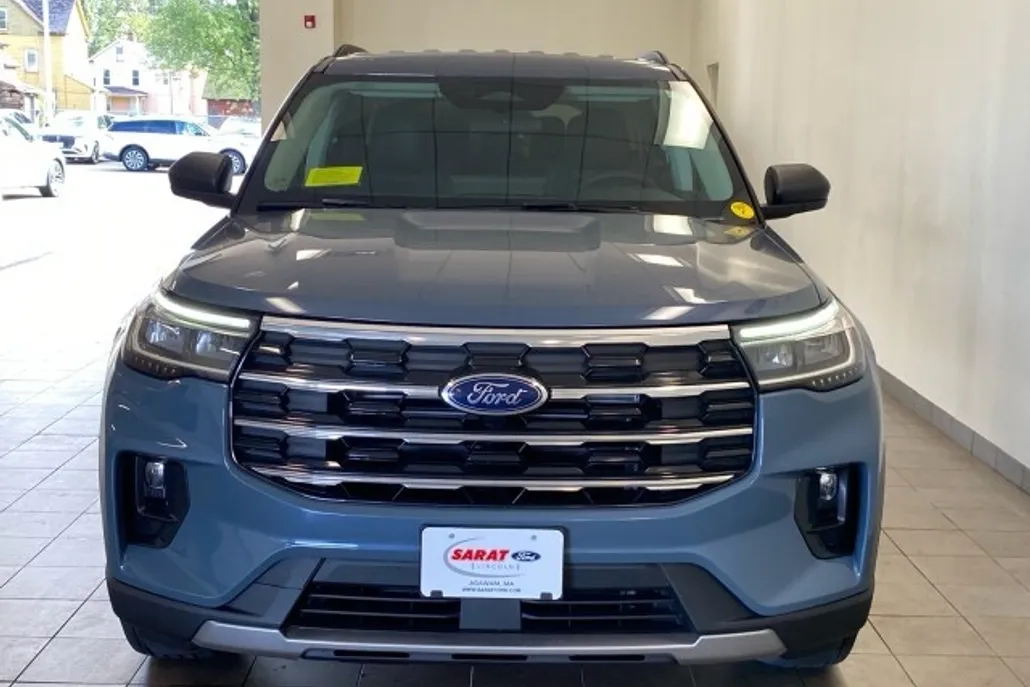 2025 Ford Explorer photo 1