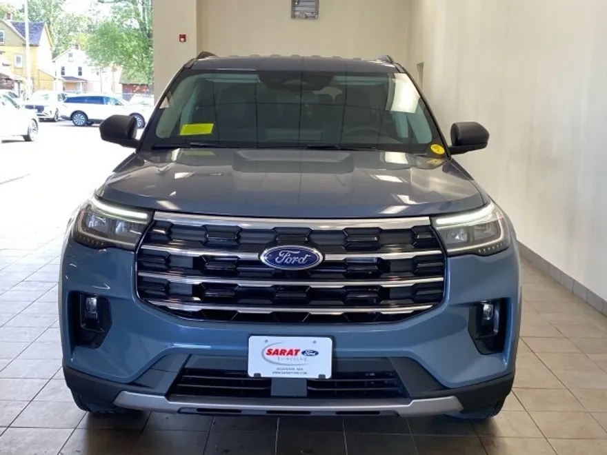 2025 Ford Explorer photo 1