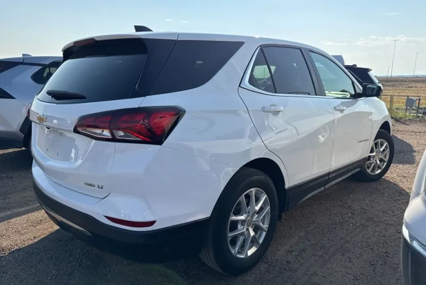 2024 Chevrolet Equinox LT photo 1