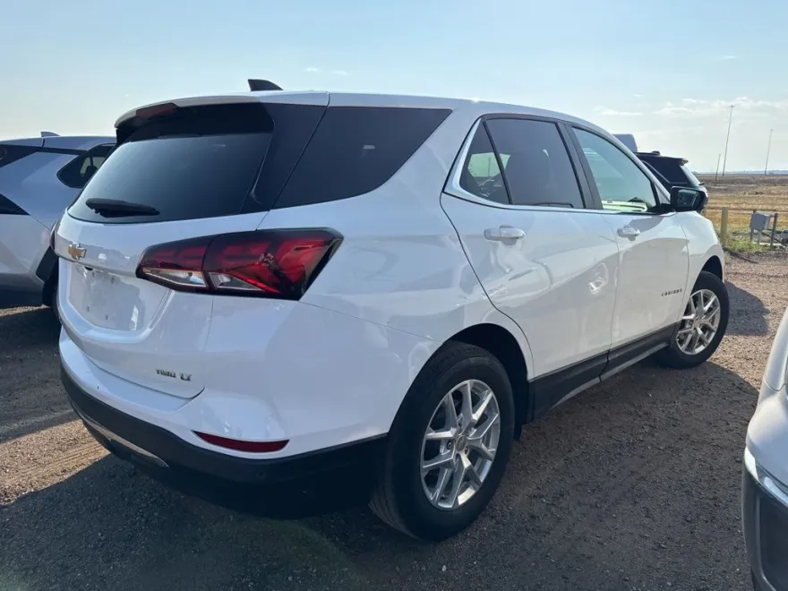 2024 Chevrolet Equinox LT photo 1